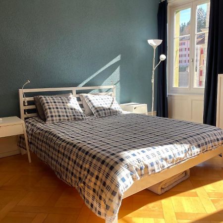 Le Locle : Bel Appartement Chaleureux Bagian luar foto