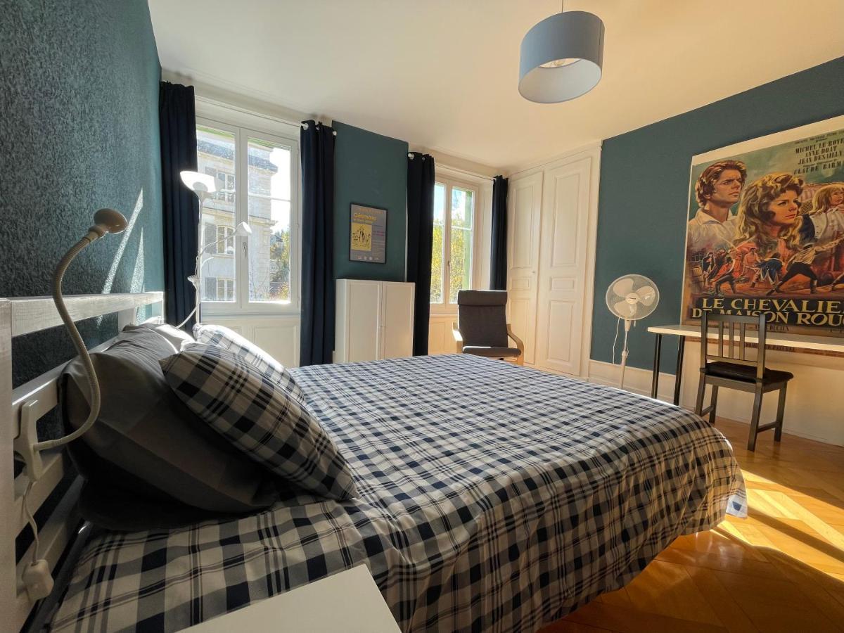Le Locle : Bel Appartement Chaleureux Bagian luar foto
