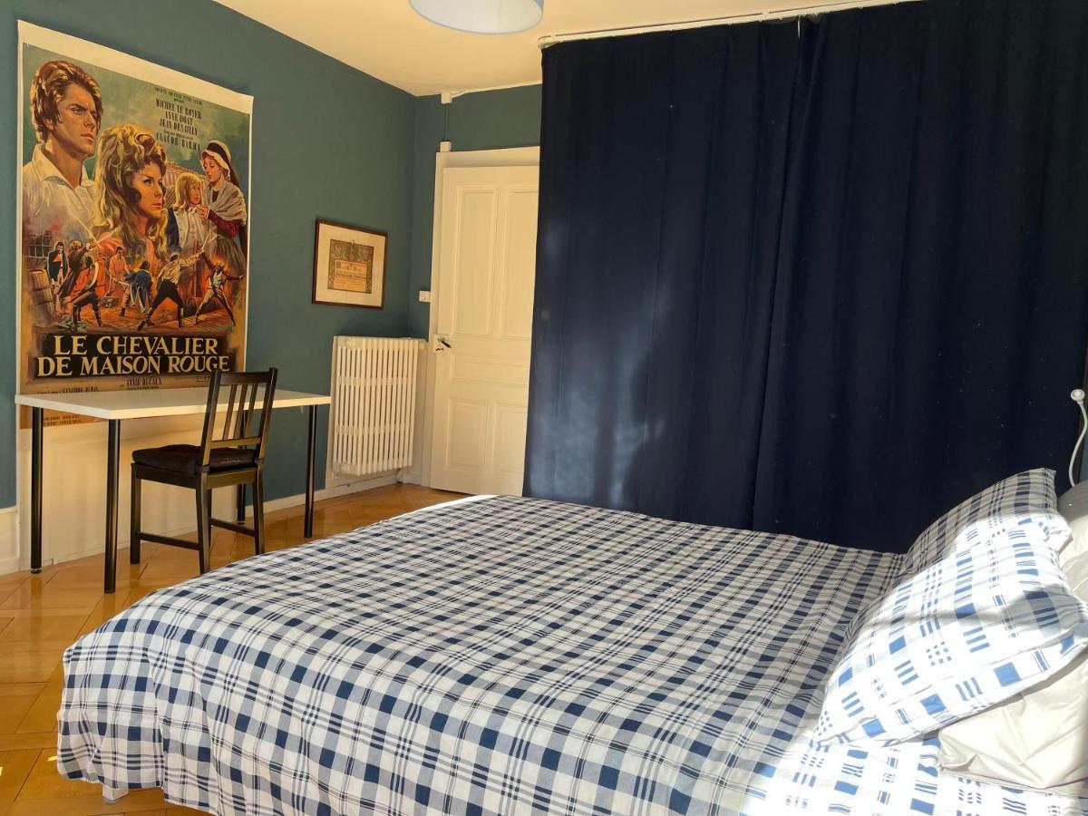 Le Locle : Bel Appartement Chaleureux Bagian luar foto