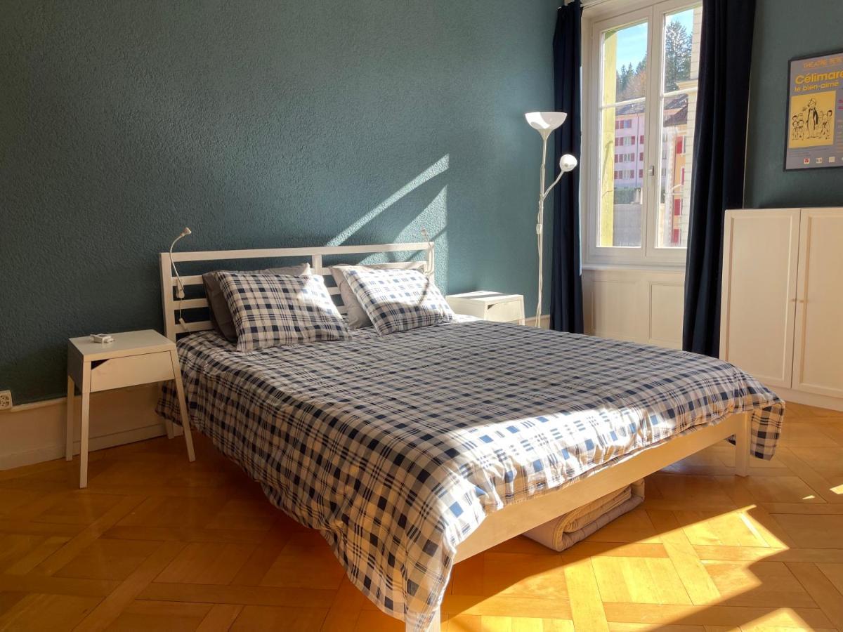 Le Locle : Bel Appartement Chaleureux Bagian luar foto
