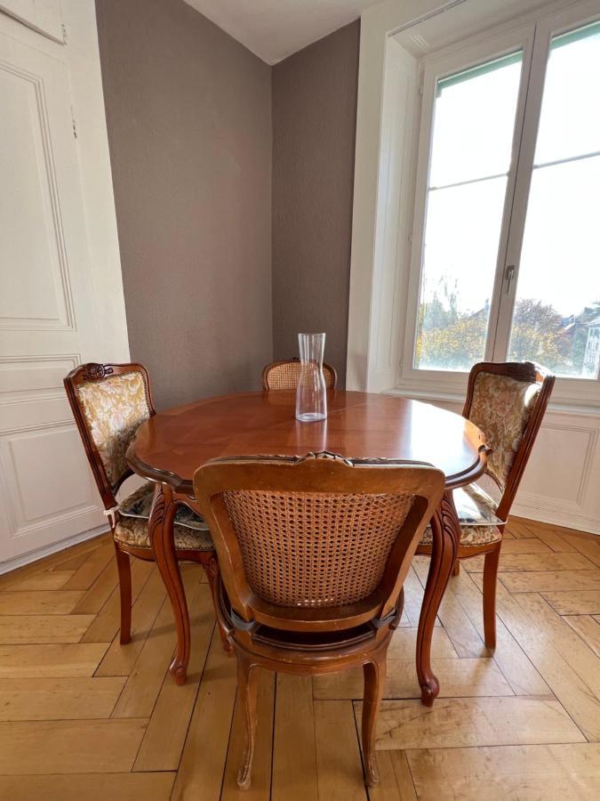 Le Locle : Bel Appartement Chaleureux Bagian luar foto