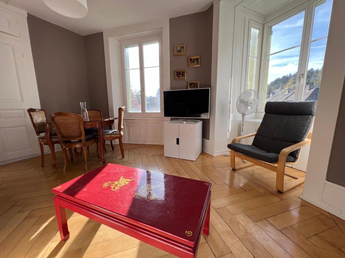 Le Locle : Bel Appartement Chaleureux Bagian luar foto