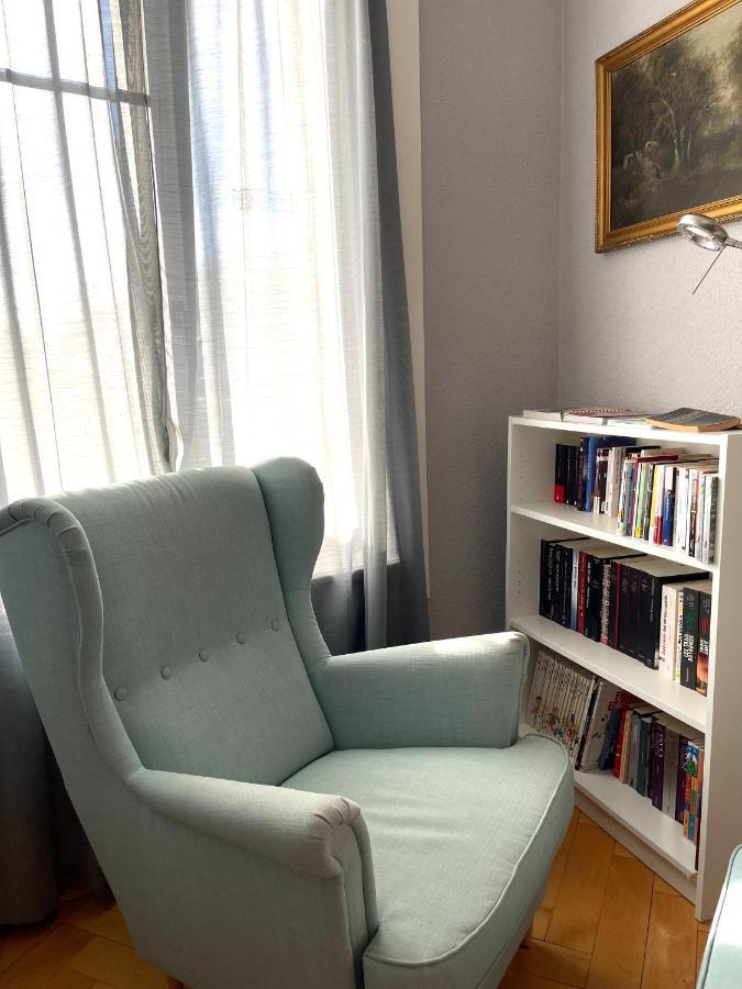 Le Locle : Bel Appartement Chaleureux Bagian luar foto