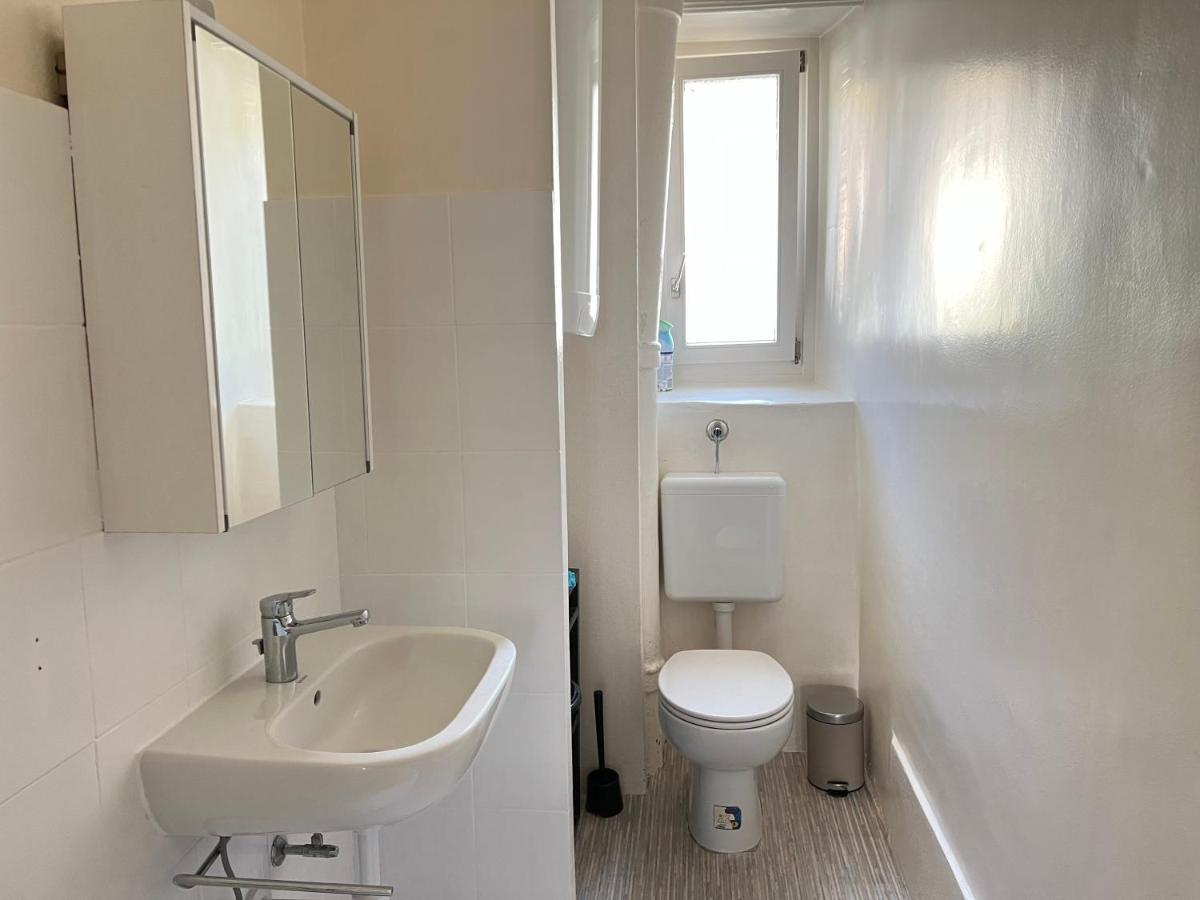 Le Locle : Bel Appartement Chaleureux Bagian luar foto