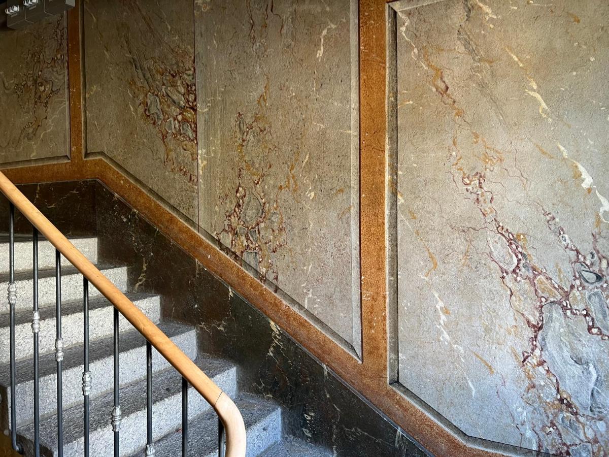 Le Locle : Bel Appartement Chaleureux Bagian luar foto